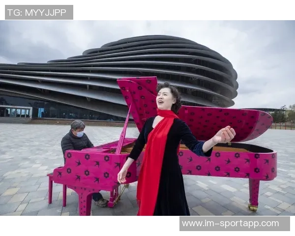 国安球迷齐聚苏州火车站歌声响彻助威气氛热烈