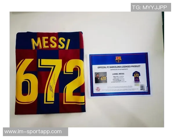 安哥拉队长赛后自豪展示与梅西交换的签名球衣将永久珍藏 安哥拉队长赛后自豪展示与梅西交换的签名球衣将永久珍藏