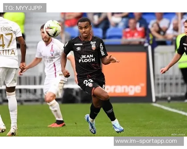 皇马与巴萨均关注墨西哥新星莫拉签约讨论尚早 皇马与巴萨均关注墨西哥新星莫拉签约讨论尚早