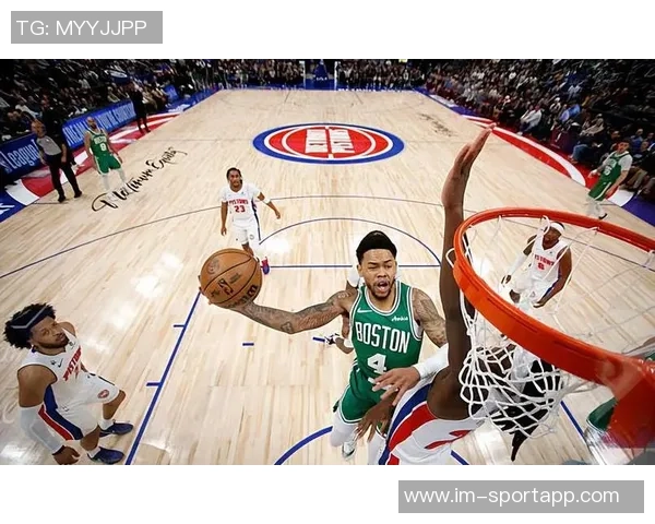 西蒙斯高效得分助力球队胜利豪泽状态低迷表现不佳