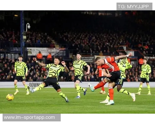 张伯伦随队训练厄德高热苏斯在列约克雷斯等四人缺席情况更新 张伯伦随队训练厄德高热苏斯在列约克雷斯等四人缺席情况更新