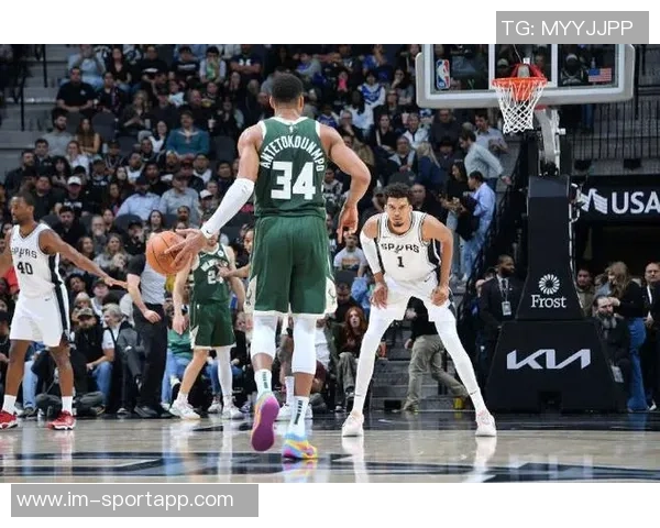 明天雄鹿客场挑战马刺字母哥大概率出战特纳状态良好可参赛 明天雄鹿客场挑战马刺字母哥大概率出战特纳状态良好可参赛