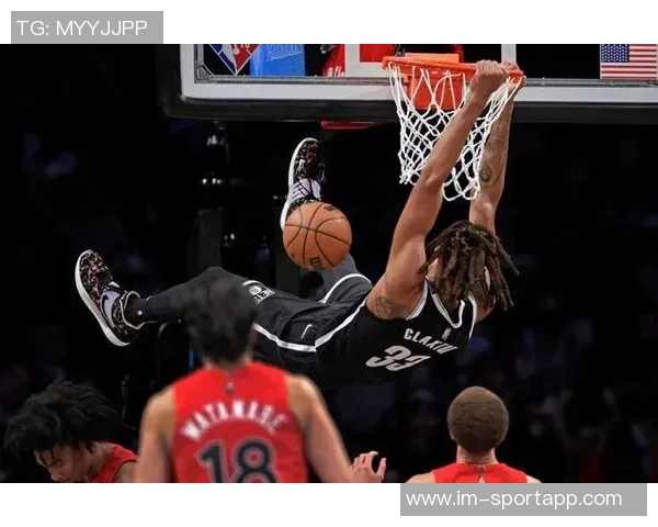 克拉克斯顿半场表现惊艳7中5贡献11分8板5助正负值高达22 克拉克斯顿半场表现惊艳7中5贡献11分8板5助正负值高达22