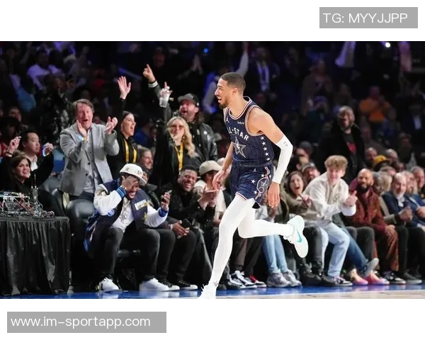 杰伦布朗上半场状态回暖8投4中贡献13分4篮板4助攻表现全面