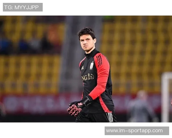 凌晨1点的坚持曼联门将拉门斯被曝加练锻炼不懈怠 凌晨1点的坚持曼联门将拉门斯被曝加练锻炼不懈怠